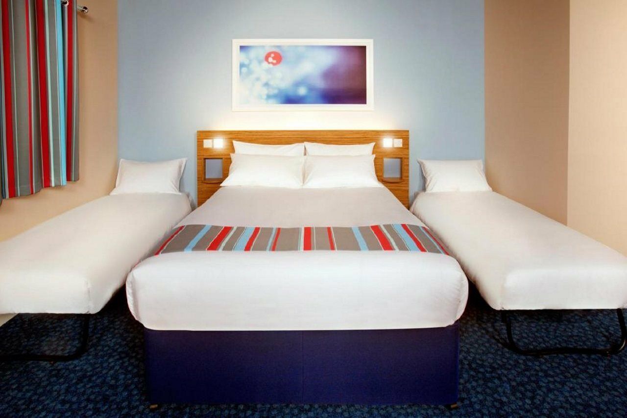 Travelodge London Teddington Exterior foto